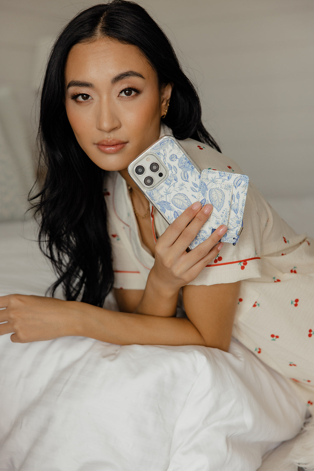 Blue Willow Magnetic Case and Wallet