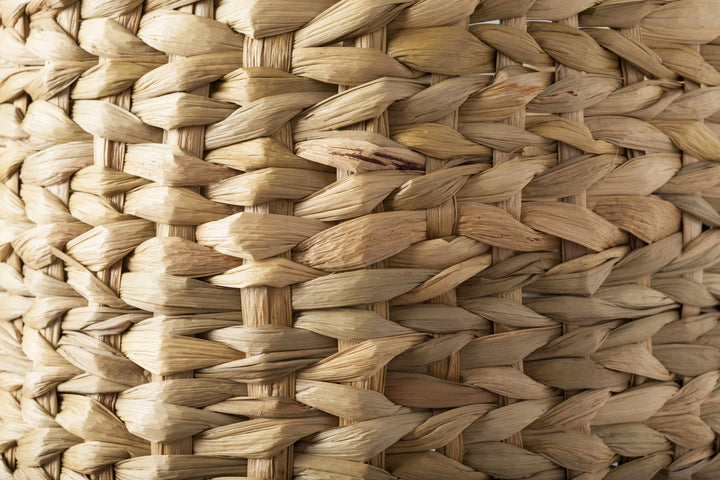 Close-up of a woven straw texture

Kabankalan Seagrass Resin Table Lamp