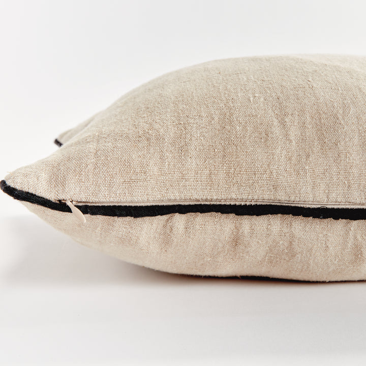 ELIAS LUMBAR PILLOW - Flax/Black