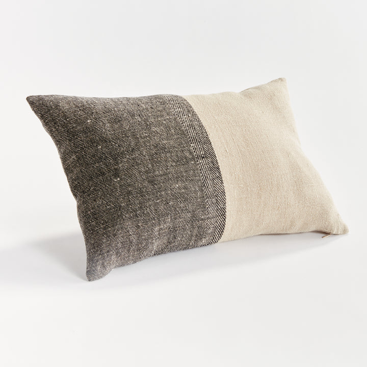 JULES LUMBAR PILLOW - Black/Flax