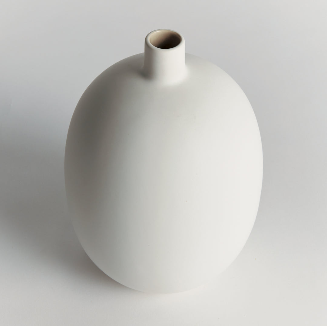 BARCLAY BUTERA SANDBAR VASE SMALL - White / Taupe