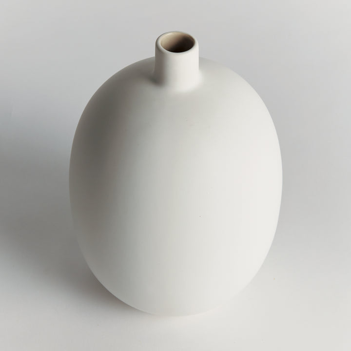 BARCLAY BUTERA SANDBAR VASE SMALL - White / Taupe