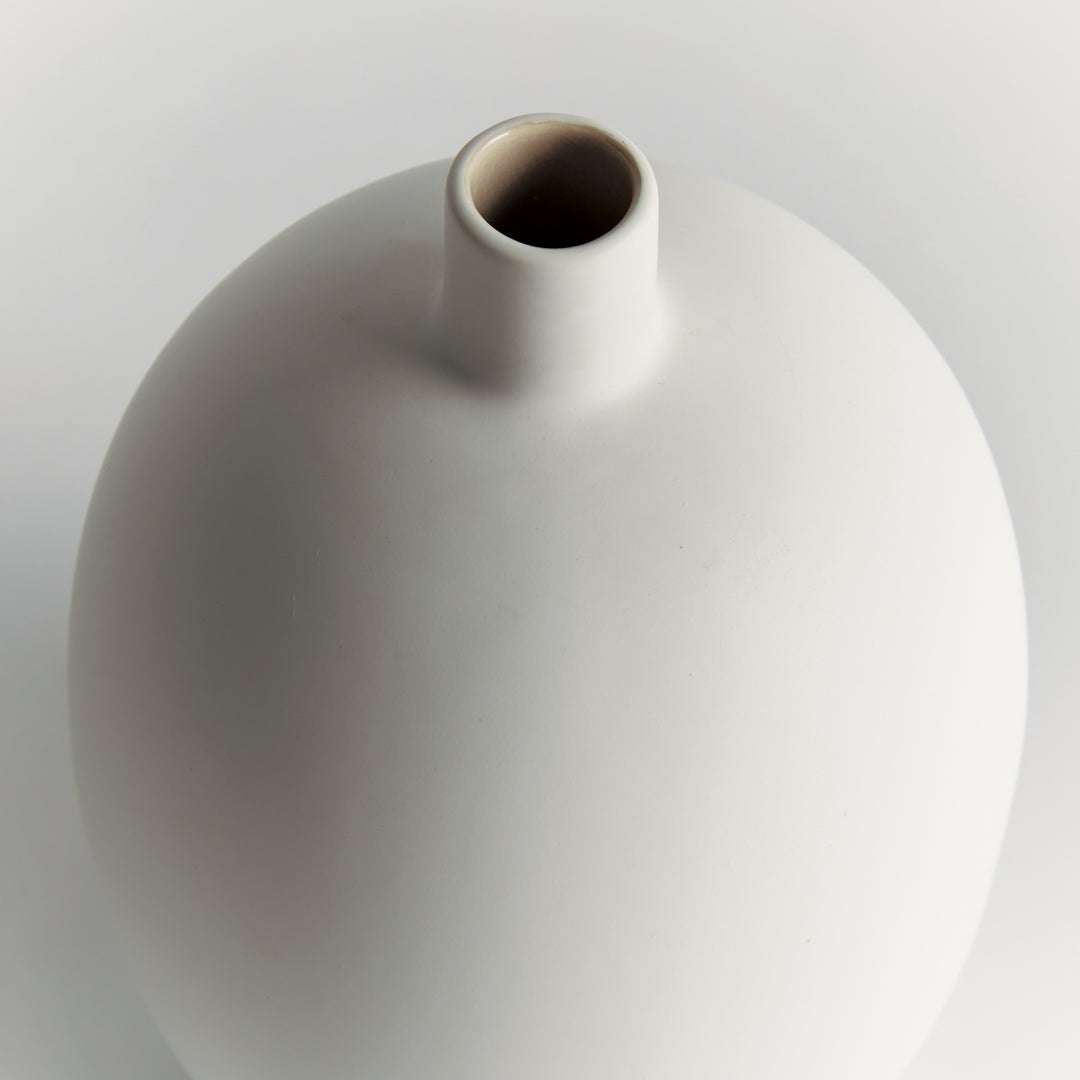 BARCLAY BUTERA SANDBAR VASE SMALL - White / Taupe