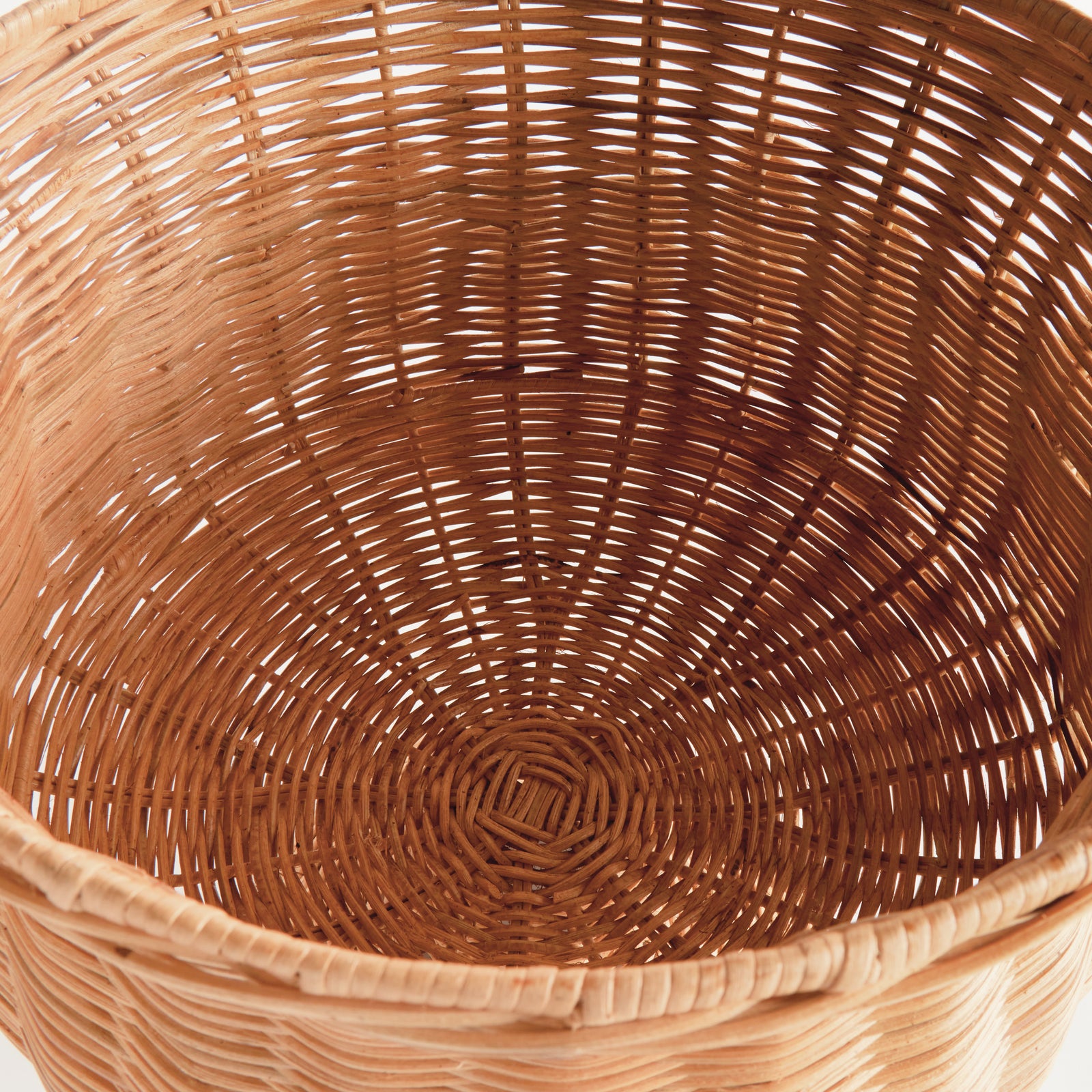 CHESAPEAKE RATTAN FOOTED URN WIDE - Natural