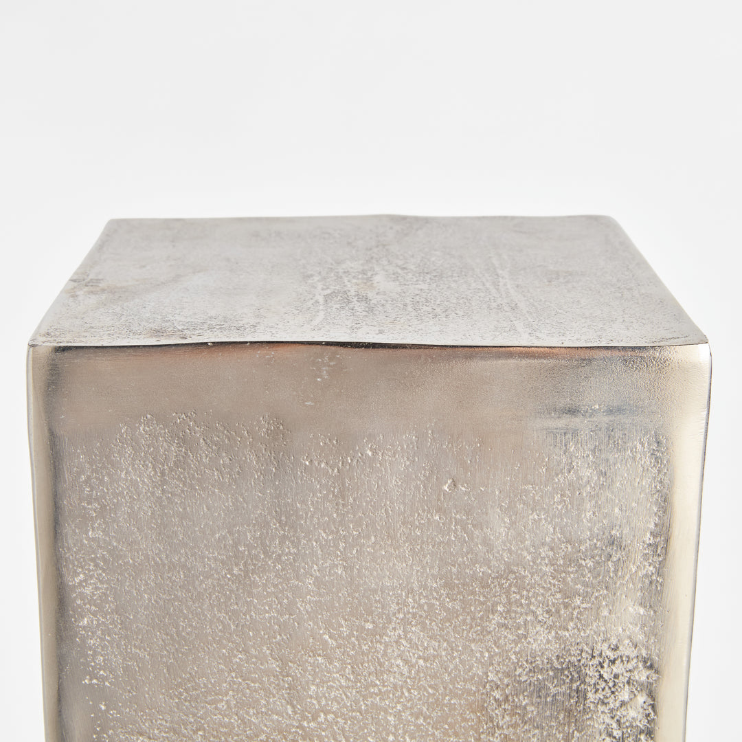 VICTOR PEDESTAL SHORT