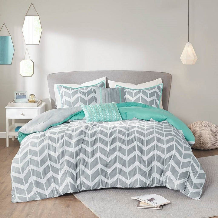 Full/Queen Reversible Comforter Set with Grey White Aqua Teal Chevron