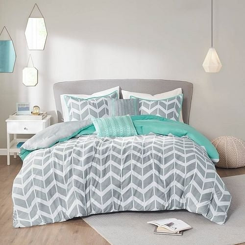 Full/Queen Reversible Comforter Set with Grey White Aqua Teal Chevron