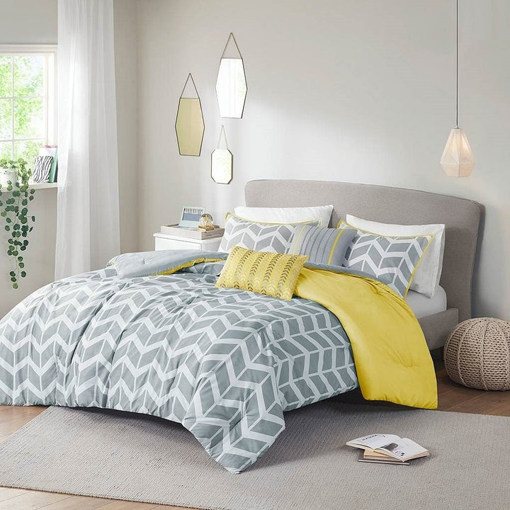 King / Cal King Reversible Comforter Set in Grey White Yellow Chevron
