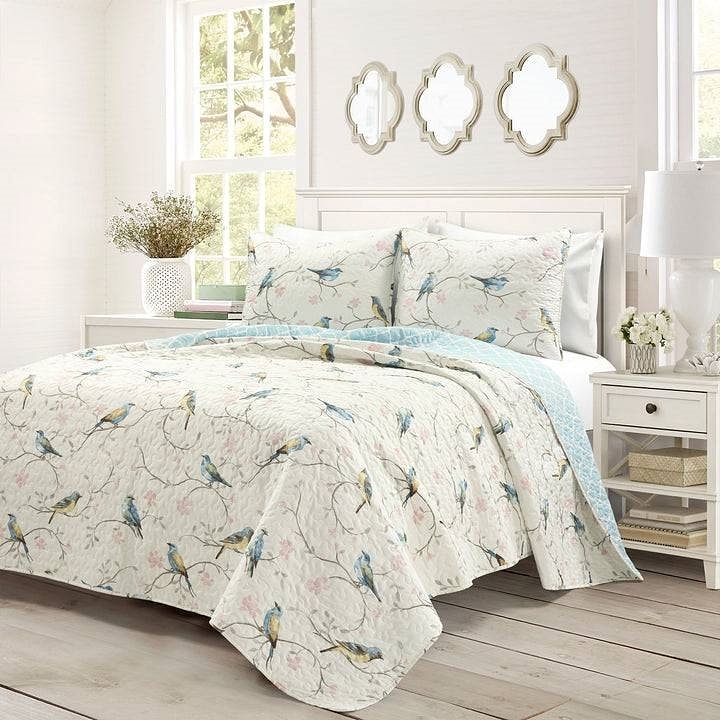 Full/Queen Reversible Lightweight Polyester Floral Birds 3 Piece Quilt
