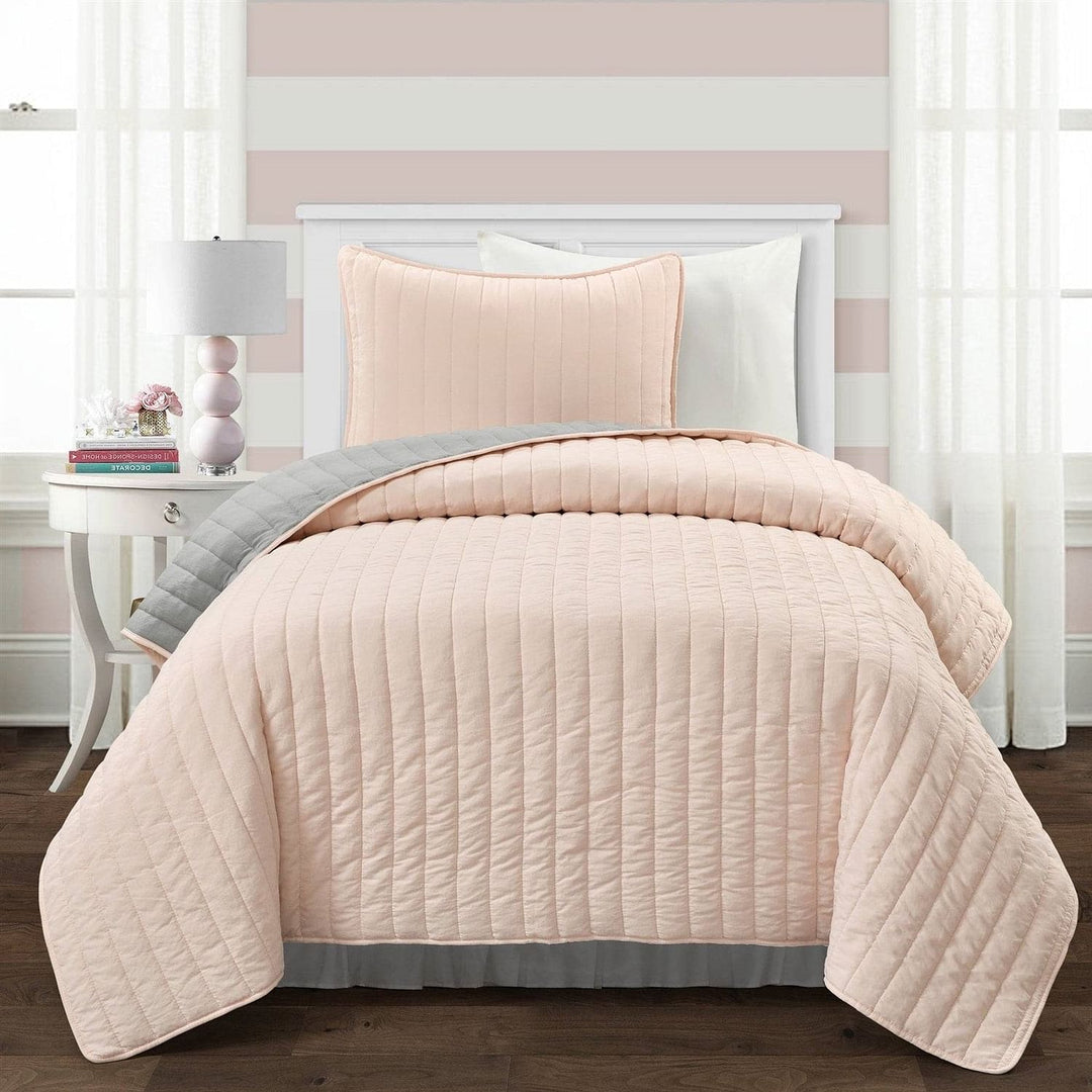 Twin/Twin XL Soft Reversible Lightweight Quilt Set in Rose Blush Pink